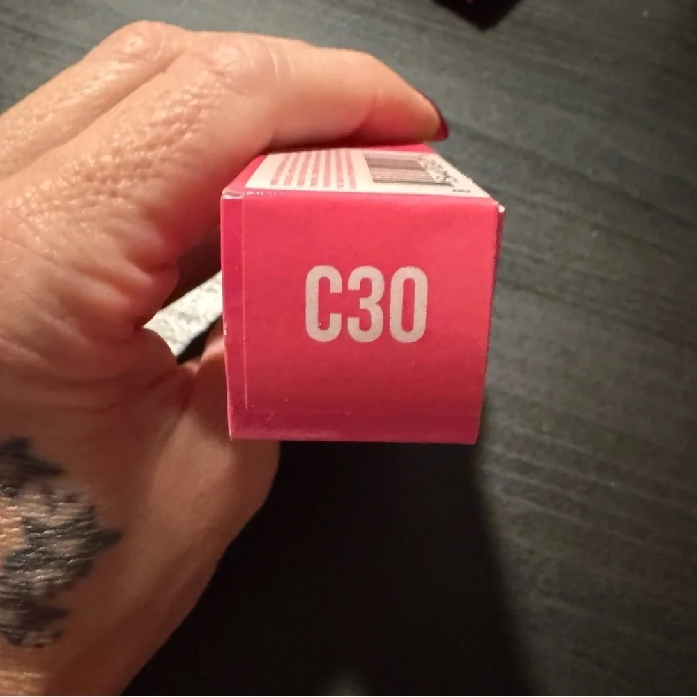 Jeffree Star Magic Star concealer in C30